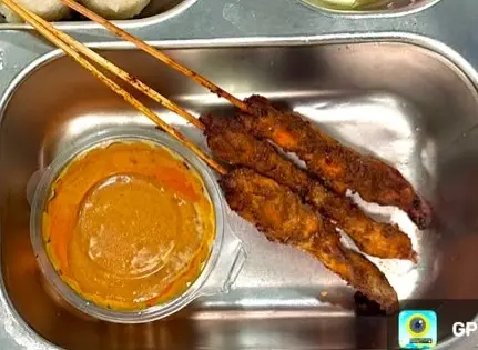 Sate ayam dan bumbu kacang
