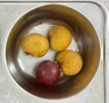 Kelengkeng dan anggur merah